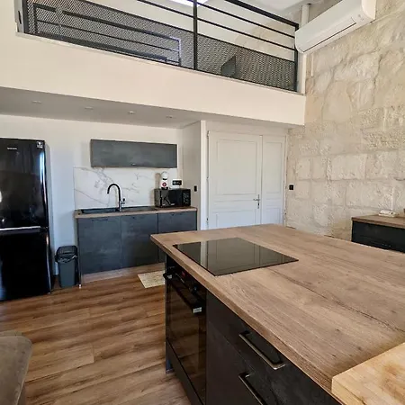 Loft Spacieux Au Coeur Des Remparts D'aigues-mortes *