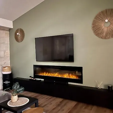 Loft Spacieux Au Coeur Des Remparts D'aigues-mortes *