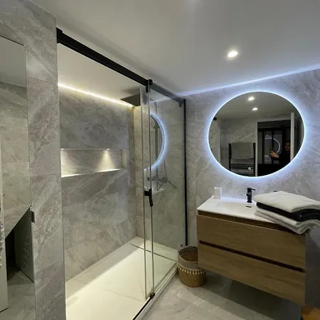 Loft Spacieux Au Coeur Des Remparts D'aigues-mortes *