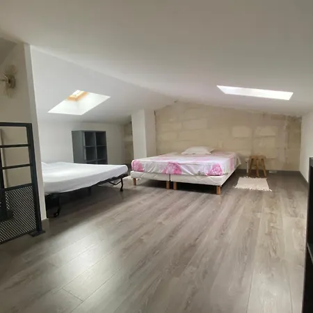 Loft Spacieux Au Coeur Des Remparts D'aigues-mortes * エーグ・モルト