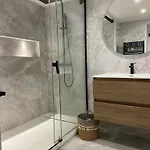 Loft Spacieux Au Coeur Des Remparts D'aigues-mortes