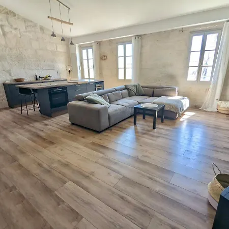 Loft Spacieux Au Coeur Des Remparts D'aigues-mortes *