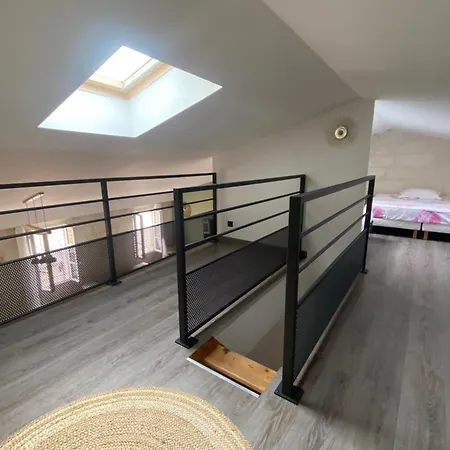 Loft Spacieux Au Coeur Des Remparts D'aigues-mortes