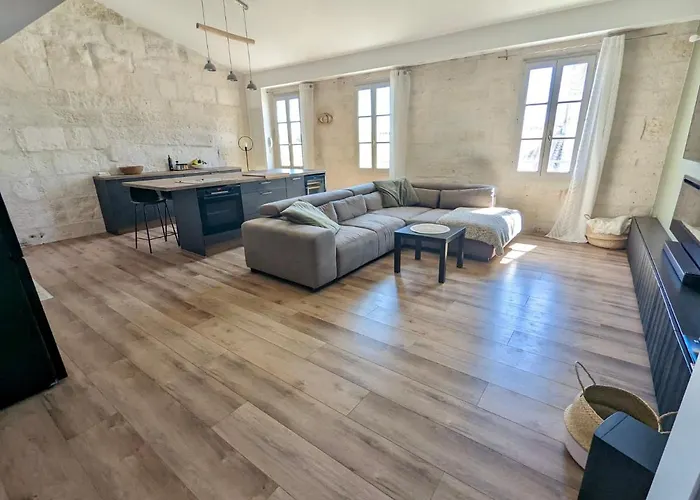 Loft Spacieux Au Coeur Des Remparts D'aigues-mortes *