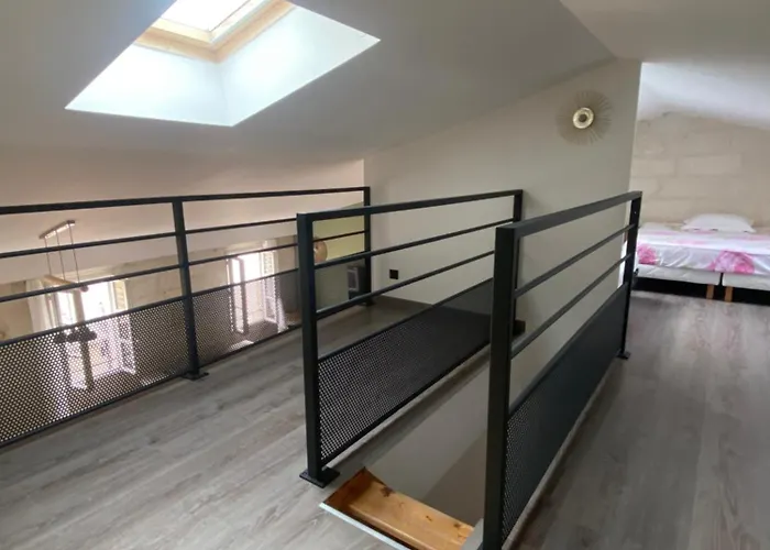 Loft Spacieux Au Coeur Des Remparts D'aigues-mortes
